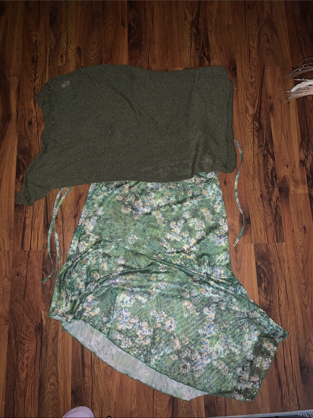 Triangle knit shawl and Green Floral Midi Skirt - Women's Floral A-Line Skirt